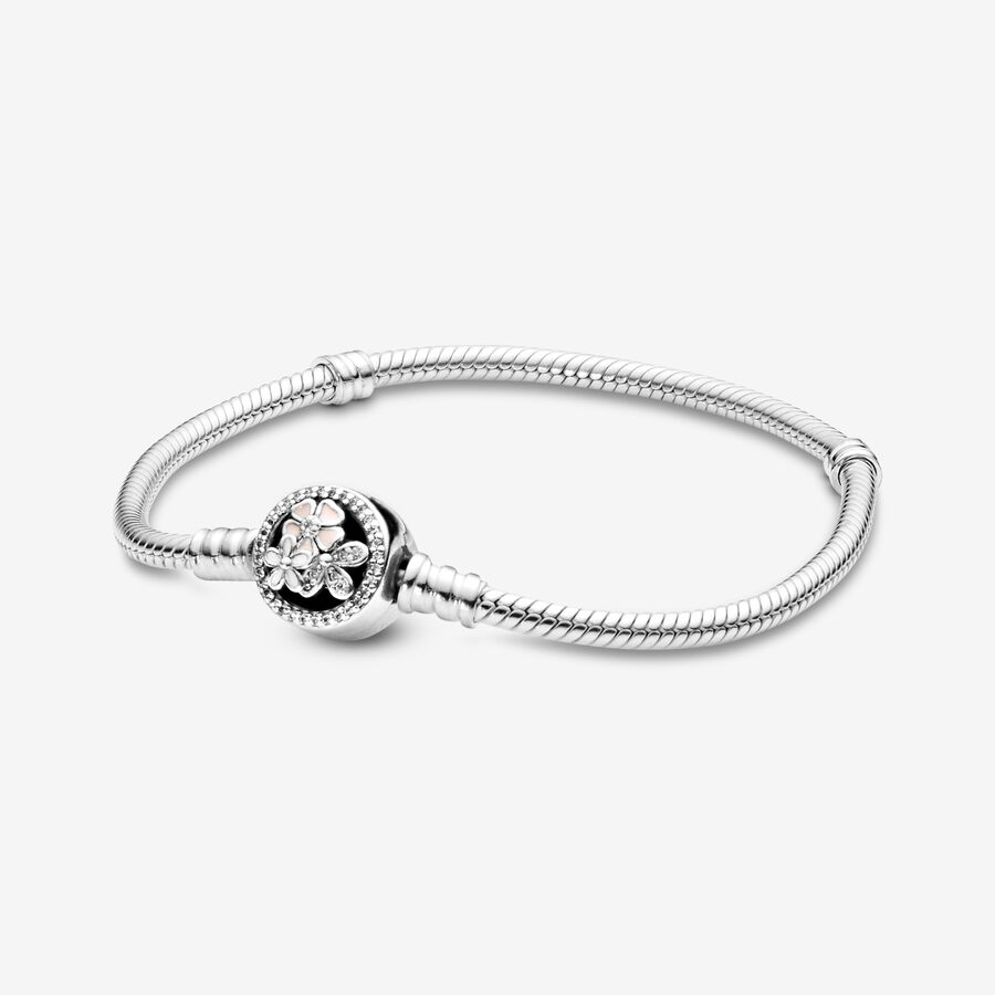 VENTE FINALE - Bracelet à chaîne serpentine et à fermoir en fleur en pavé Pandora Moments image number 0