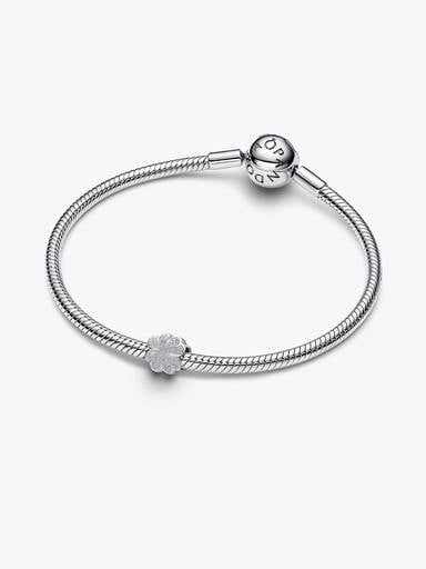 Mini charm Trèfle texturé