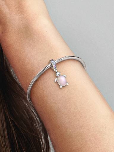 Charm-pendentif Tortue de mer rose en verre de Murano