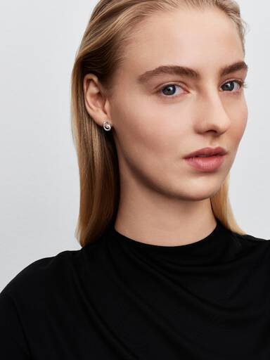 Clous d’oreilles Ovale de forme organique et perle de culture d’eau douce traitée