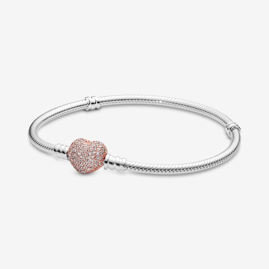 Bracelet à chaîne serpentine avec fermoir en forme de cœur en pavé Pandora Moments image number 0
