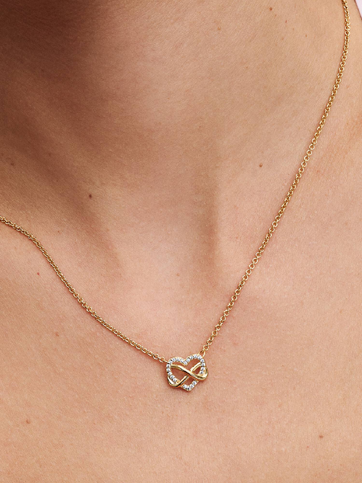 Collier scintillant avec cœur et symbole d’infini