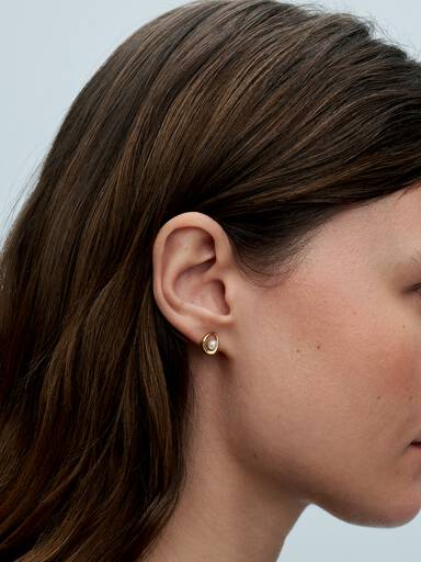 Clous d’oreilles Ovale de forme organique et perle de culture d’eau douce traitée