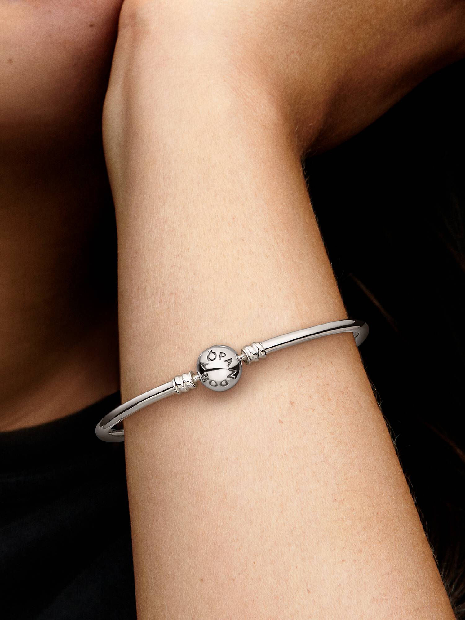 Logo Clasp Bangle