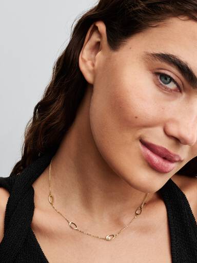 Collier Ovale de forme organique et perle de culture d’eau douce traitée