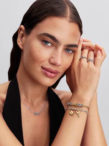 Charm inscription Amore
