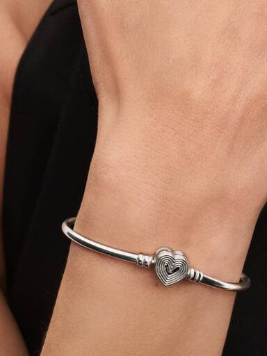 VENTE FINALE - Bracelet rigide avec fermoir cœur rayonnant