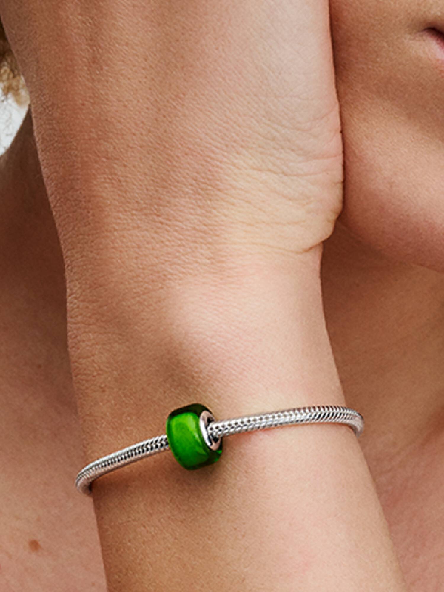 Mini charm vert en verre de Murano
