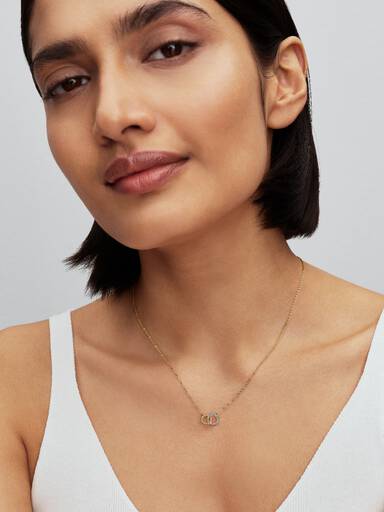 Collier Cercles avec perles et pavés entrelacés