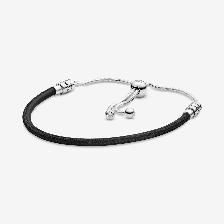 VENTE FINALE - Bracelet coulissant en cuir noir Pandora Moments image number 0