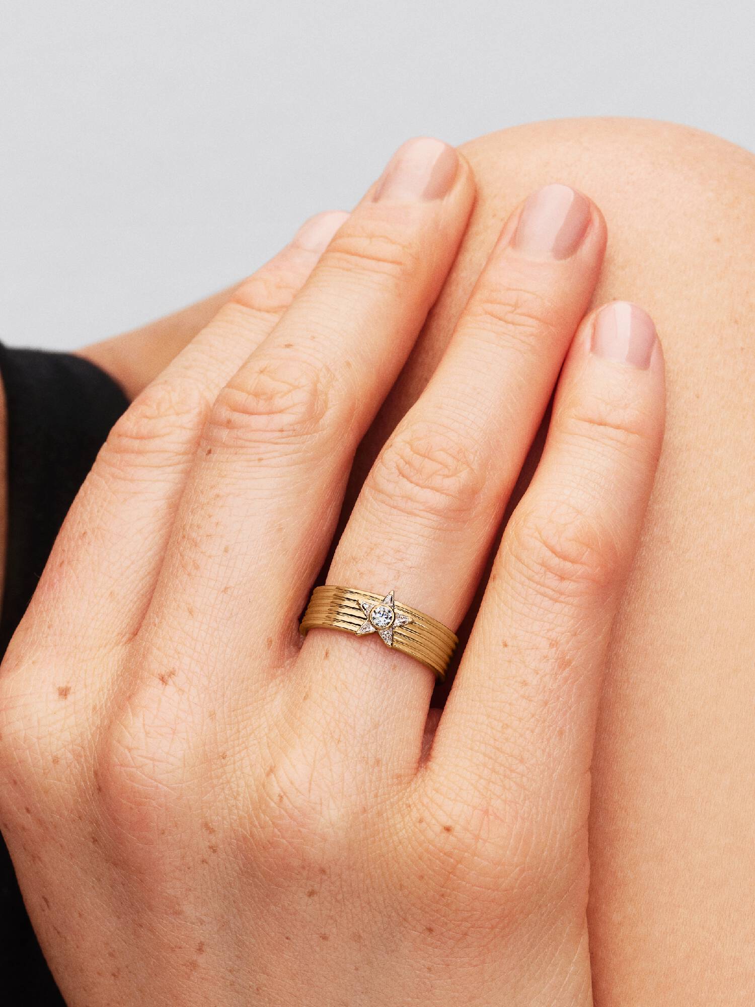 Sparkling Shooting Star Wide Band Ring