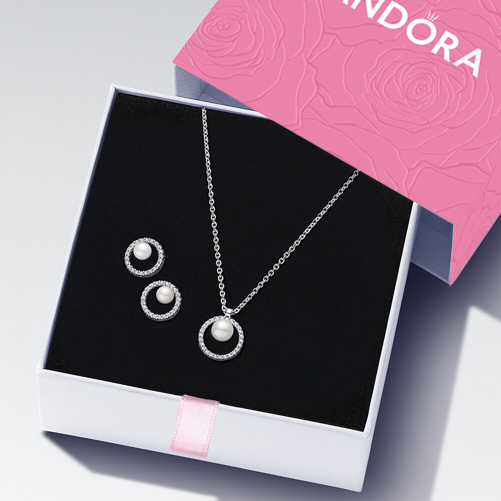 Pendant Necklaces | Pendant Necklaces for Women | Pandora Canada