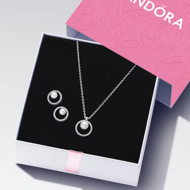 Treated Freshwater Cultured Pearl & Pavé Jewellery Gift Set