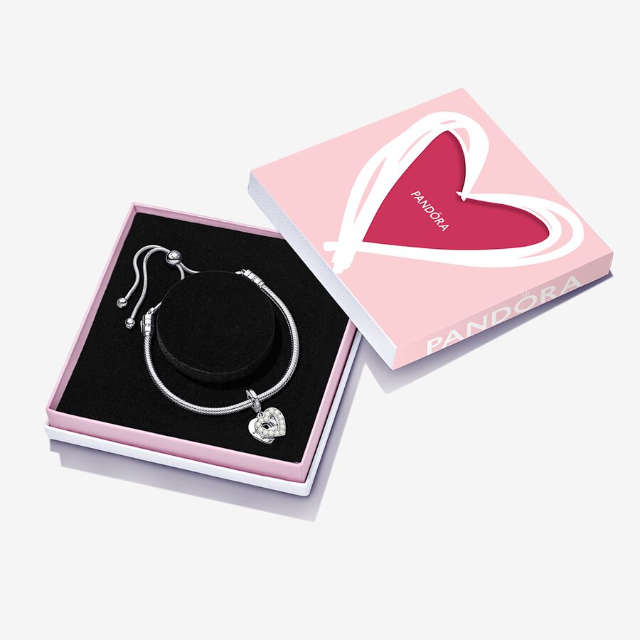 Pearlescent White Heart Bracelet Gift Set image number 0