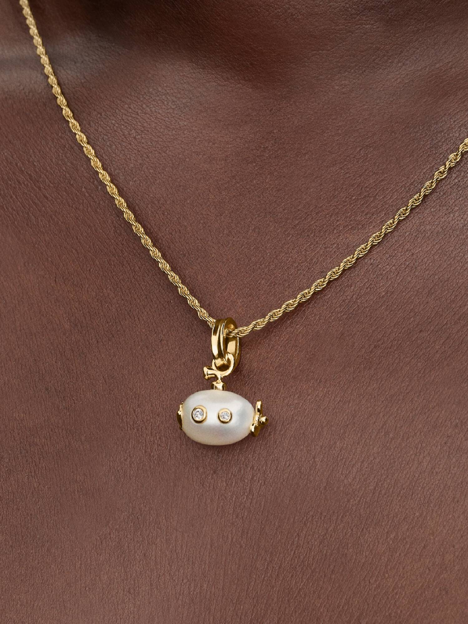 Charm-pendentif Sous-marin avec perle de culture d’eau douce baroque traitée