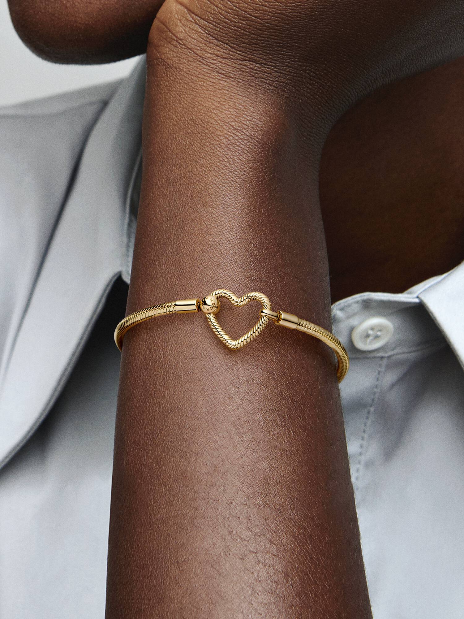  Bracelet à chaîne serpentine et fermoir en forme de cœur Pandora Moments
