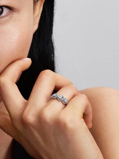 Bague Trilogie de cœur avec halo