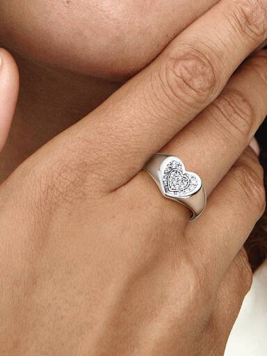 VENTE FINALE - Bague Signet avec pavé en forme de cœur radieux