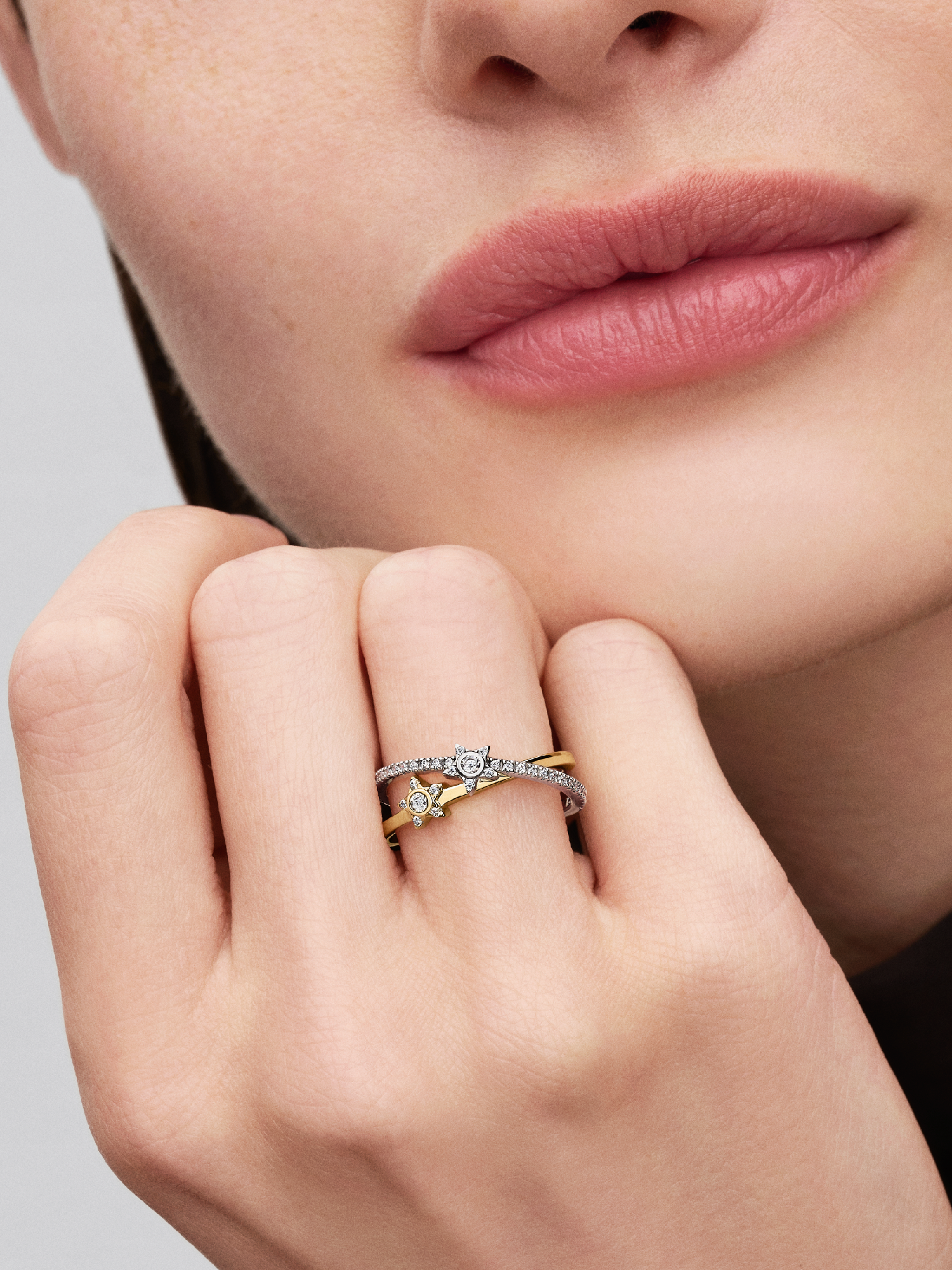 Sparkling Stella Crossover Ring