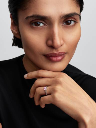 Bague avec couronne rose et scintillante