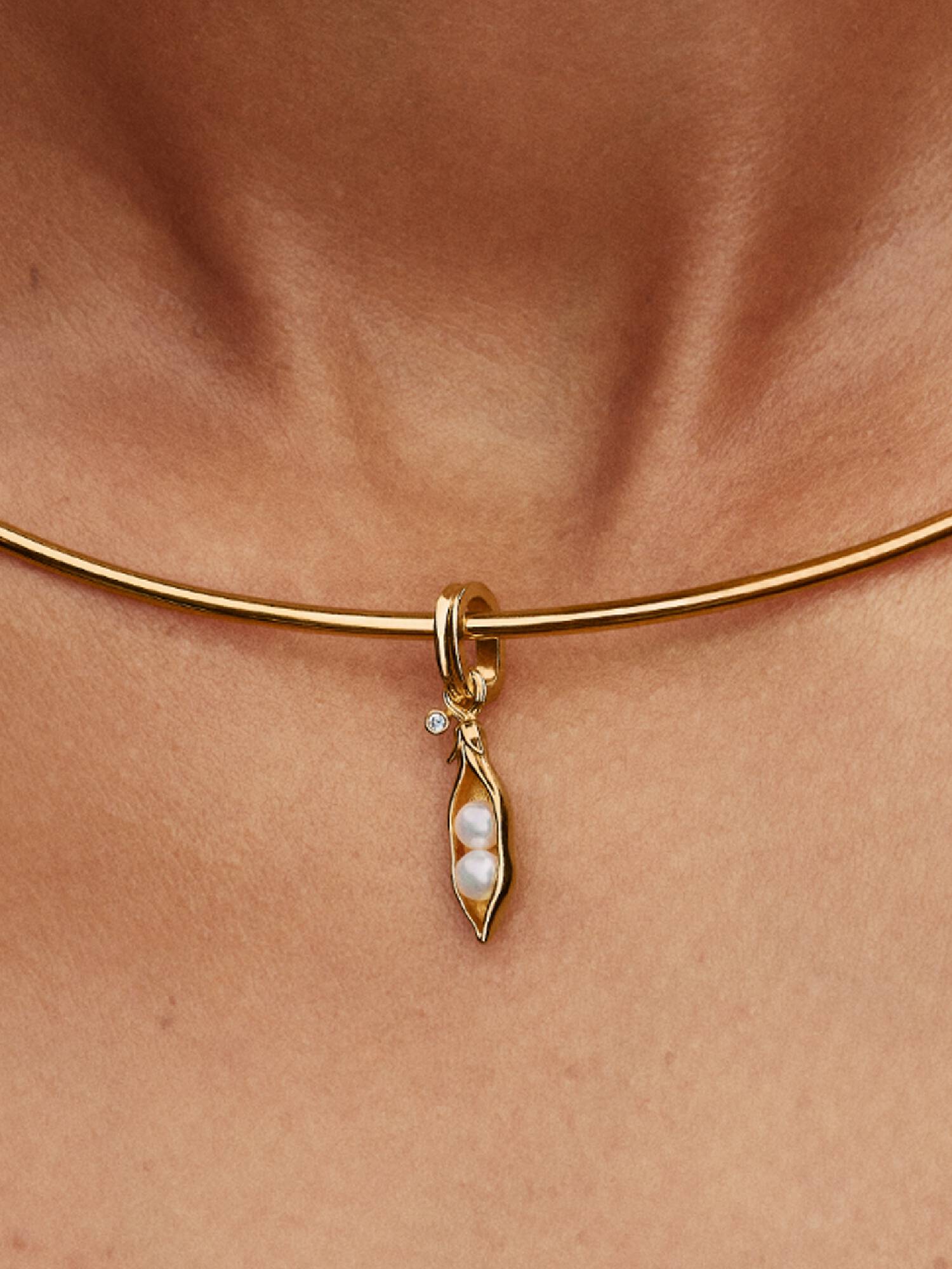 Charm-pendentif Petits pois avec perle de culture d’eau douce baroque traitée