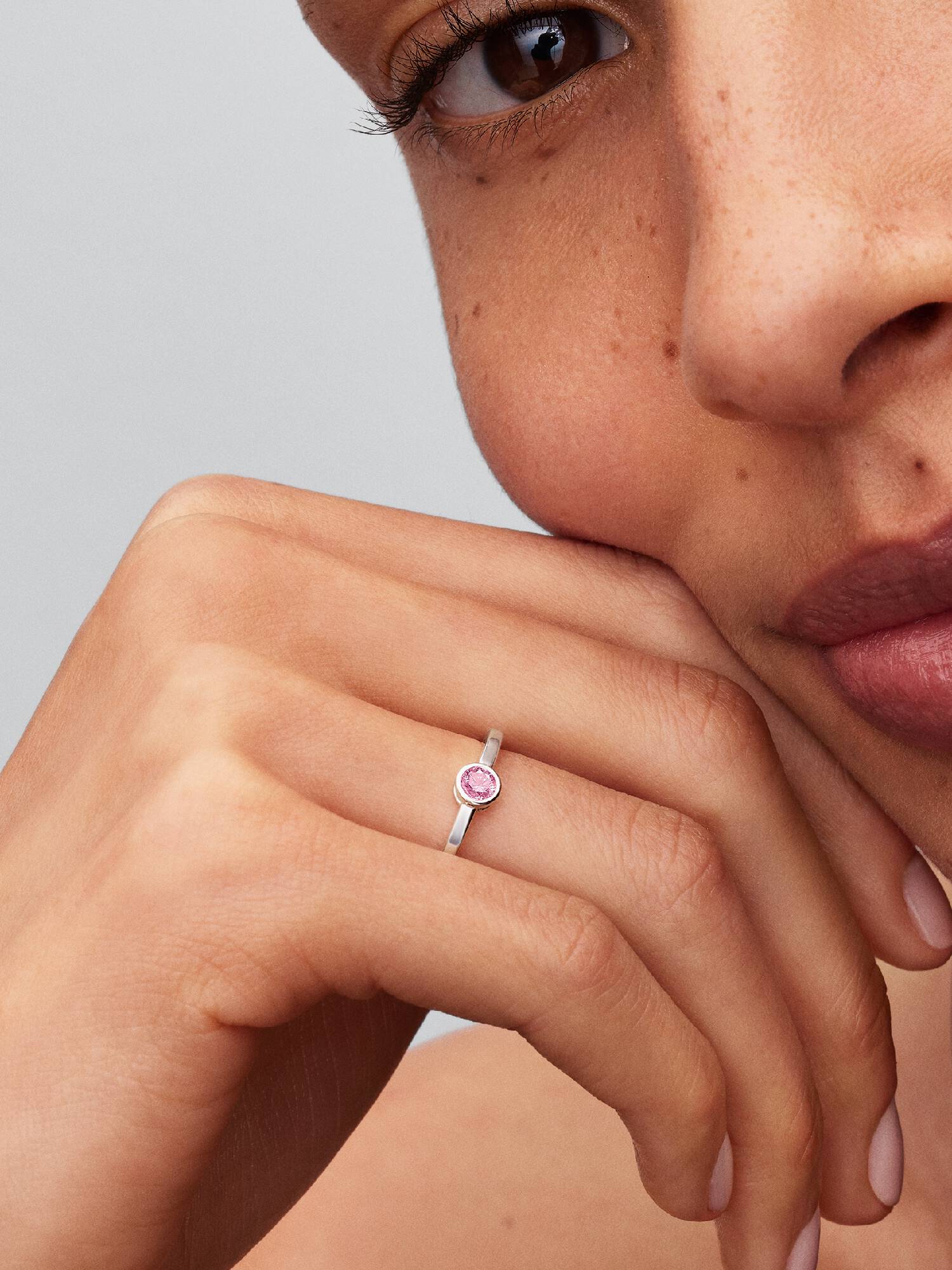 Bague en argent sterling avec diamant rose créé en laboratoire au serti clos Pandora Era