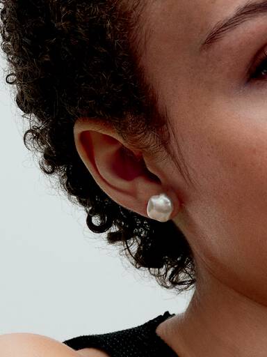 VENTE FINALE - Clous d’oreilles Perle de culture d’eau douce traitée baroque