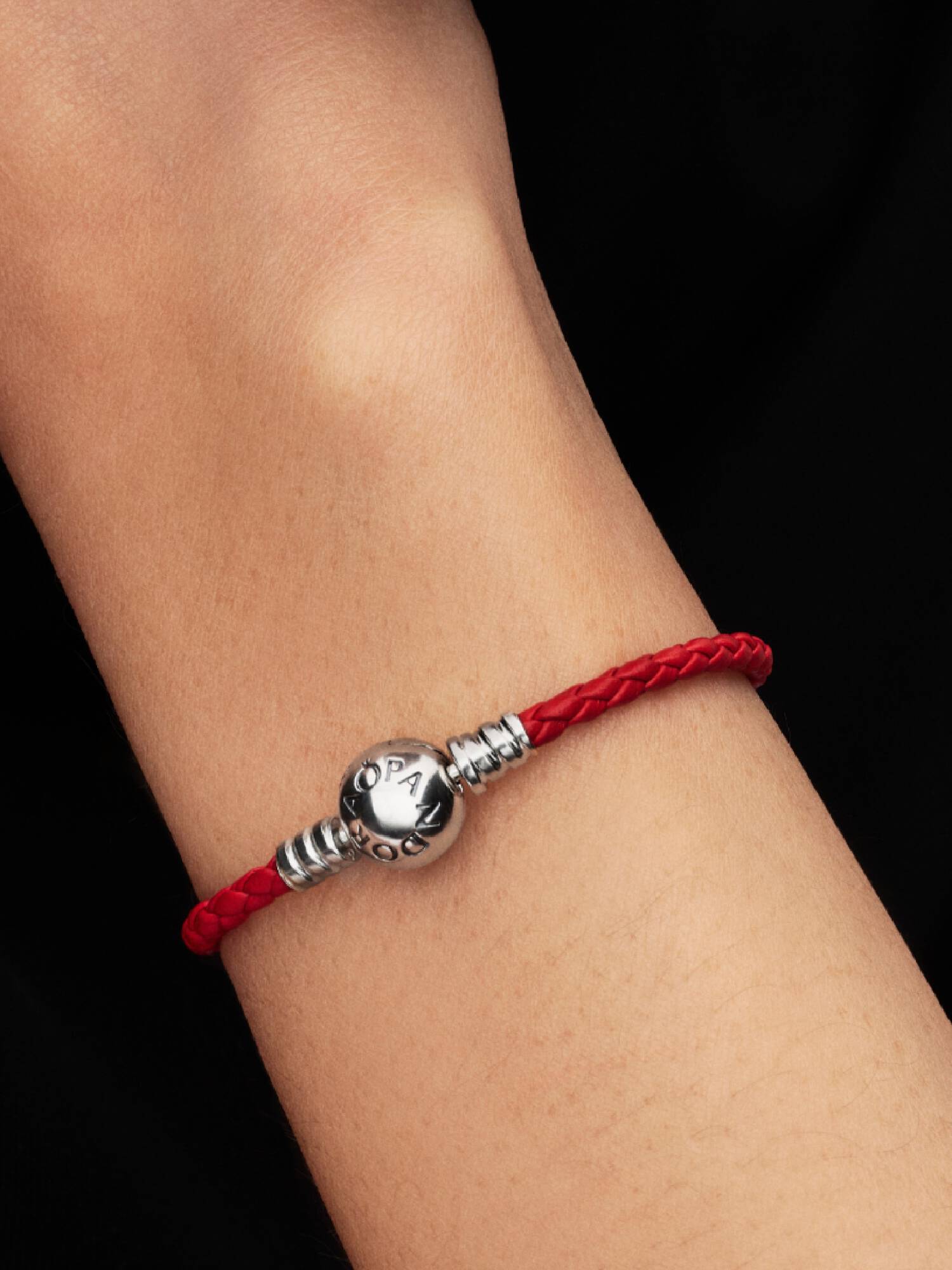 Bracelet en cuir tressé rouge