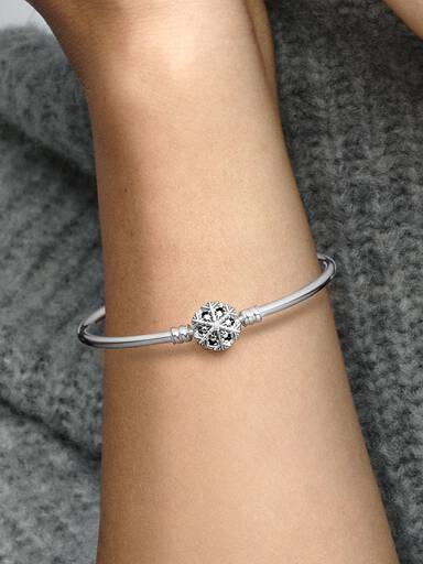 FINAL SALE - Pandora Moments Sparkling Snowflake Clasp Bangle
