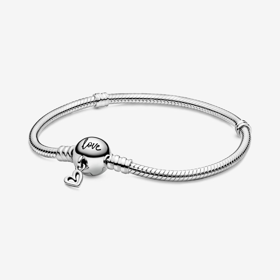 VENTE FINALE - Bracelet à chaîne serpentine avec fermoir en forme de cœur dessiné à la main Pandora Moments image number 0