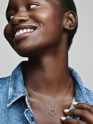 FINAL SALE - Pavé Snake Chain Pattern Open Heart Collier Necklace