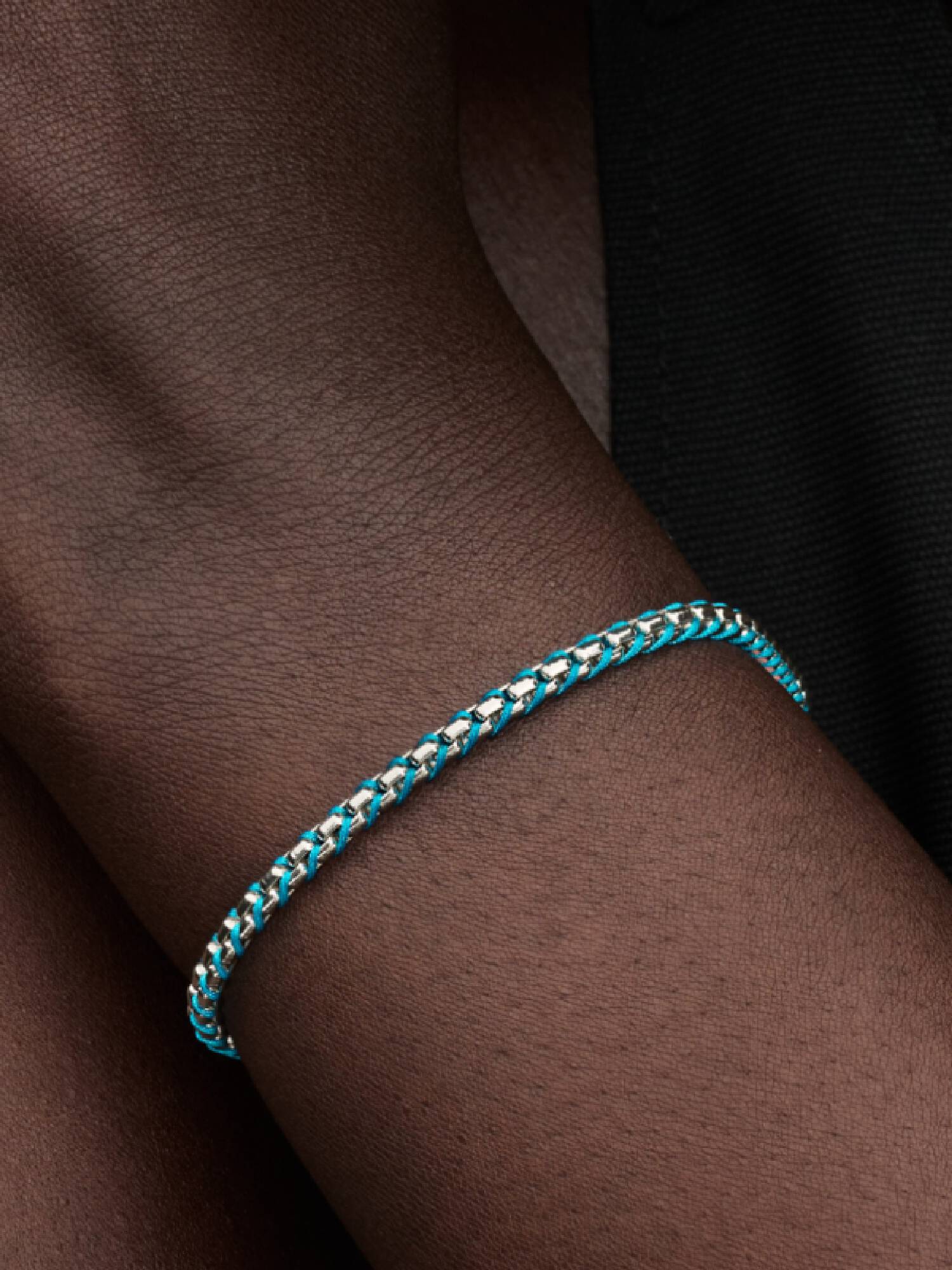 Bracelet à chaîne serpentine avec cordon bleu