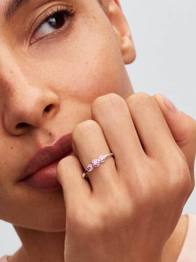 Bague à trois pierres en argent sterling avec diamant rose créé en laboratoire au serti clos Pandora Era