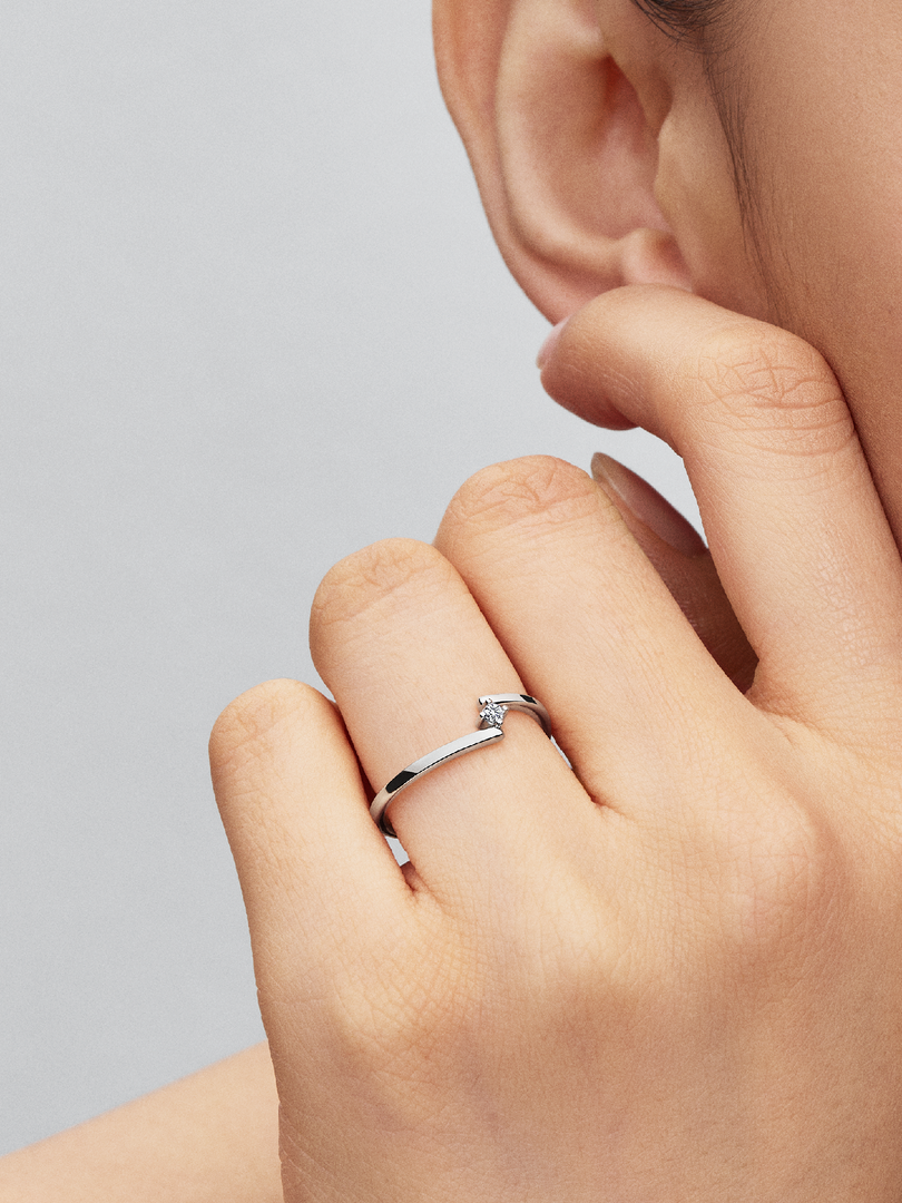 Bague à solitaire anneau fendu