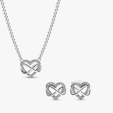 Ensemble de colliers et boucles d'oreilles scintillants avec cœur et symbole d’infini
