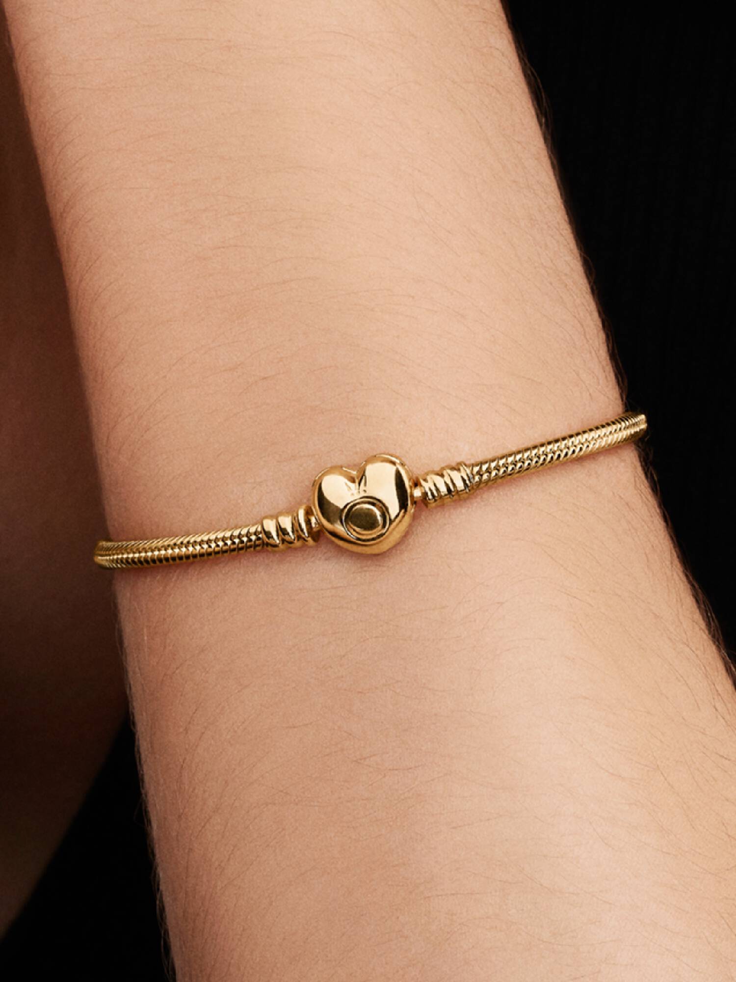 Bracelet à fermoir en cœur et à chaîne serpentine Pandora Moments