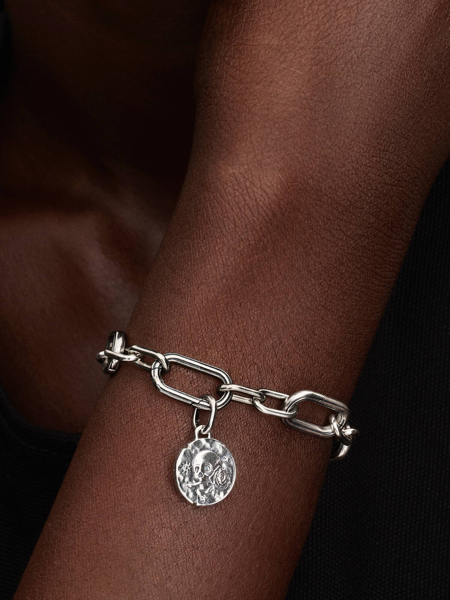 Charm-médaillon Crâne