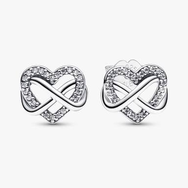 Ensemble de colliers et boucles d'oreilles scintillants avec cœur et symbole d’infini