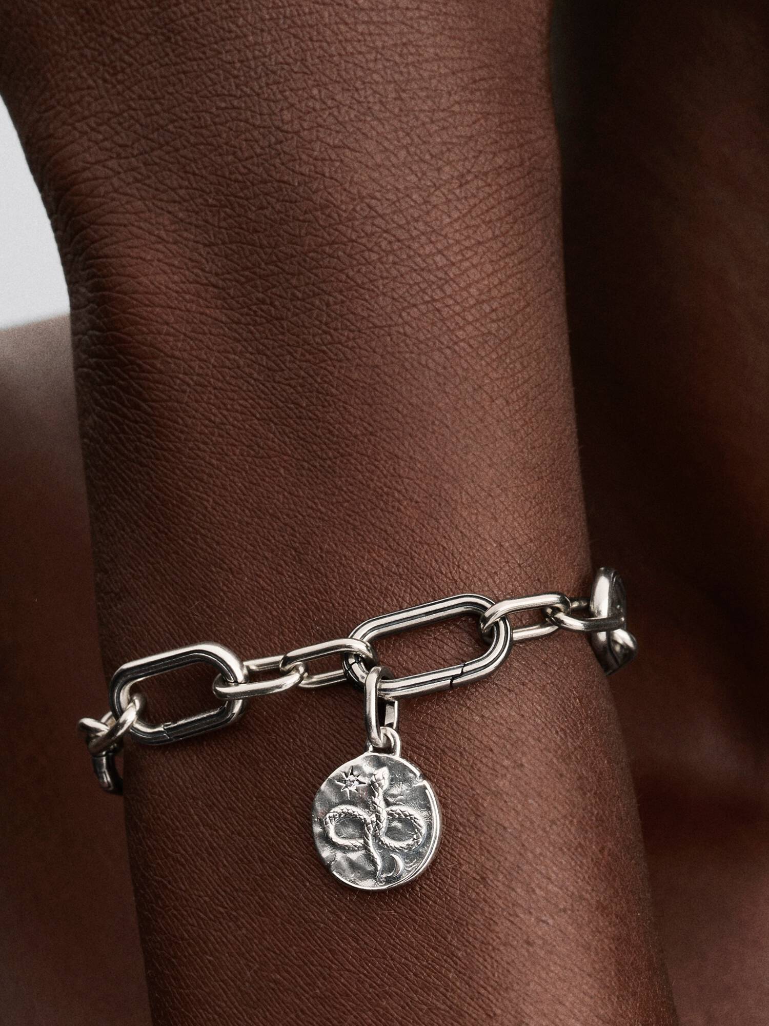 Charm-médaillon Serpent infini