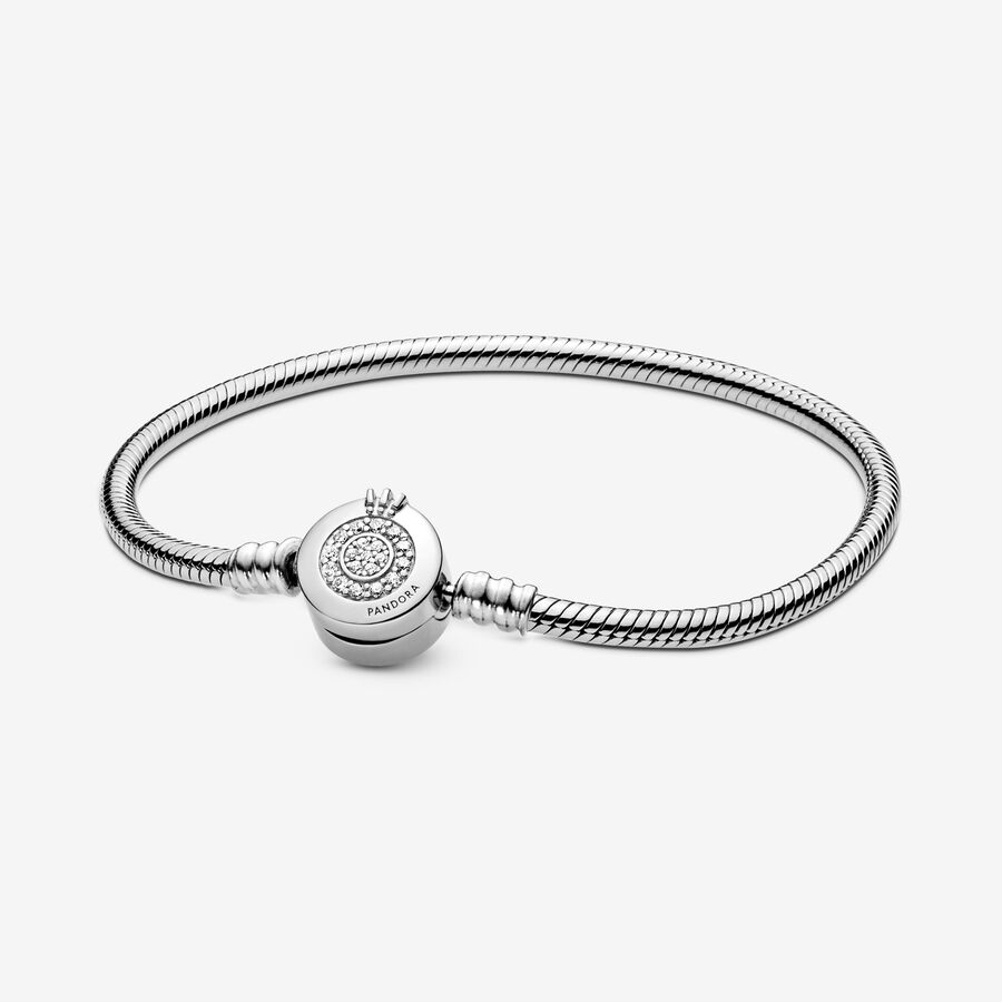 Bracelet à chaîne serpentine « O » couronné scintillant Pandora Moments image number 0