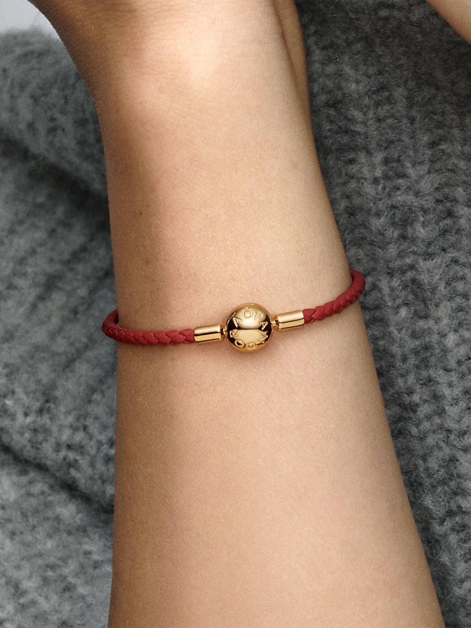 Bracelet en cuir tissé rouge Pandora Moments