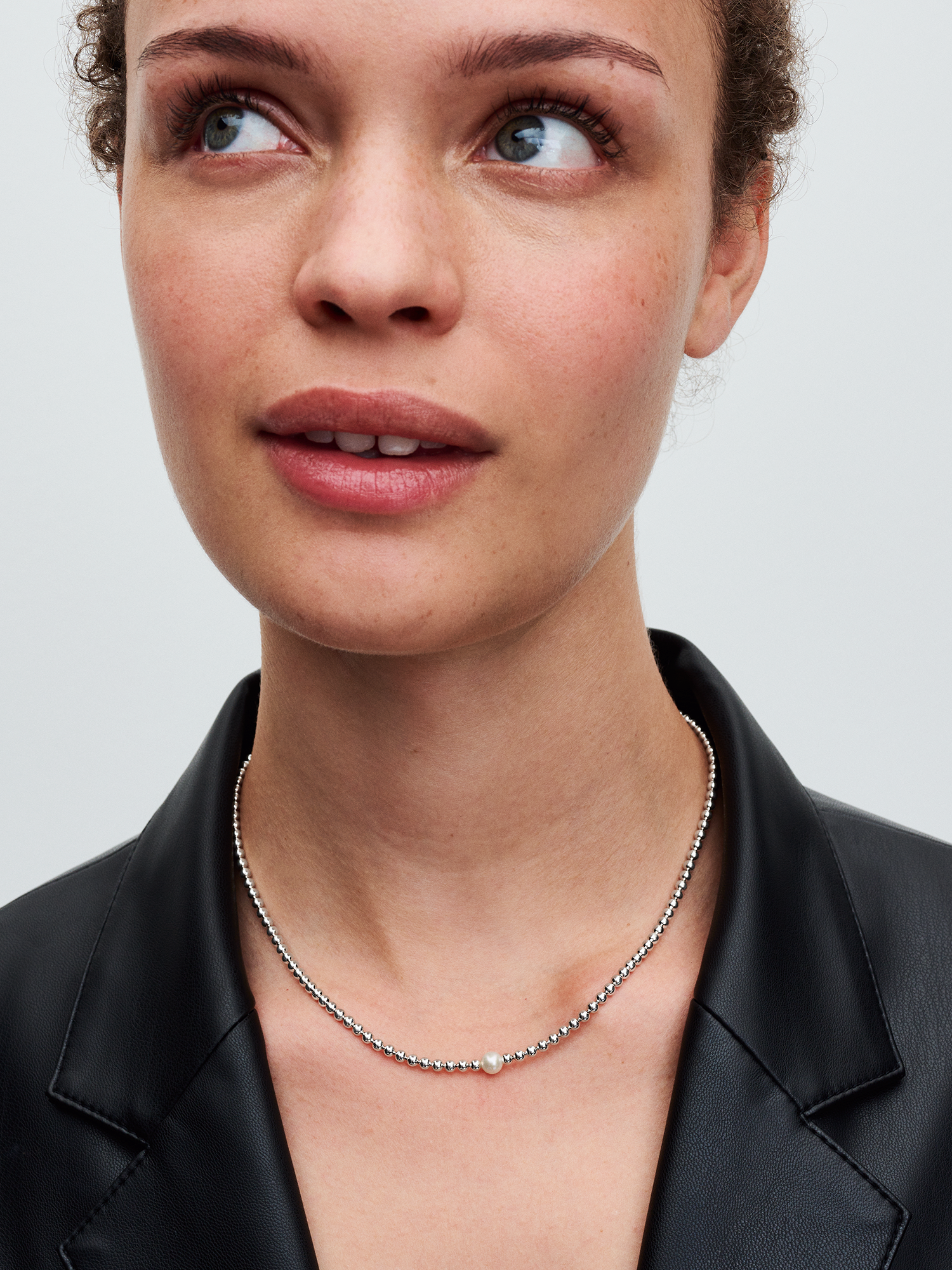 Collier avec billes et perle de culture d’eau douce traitée