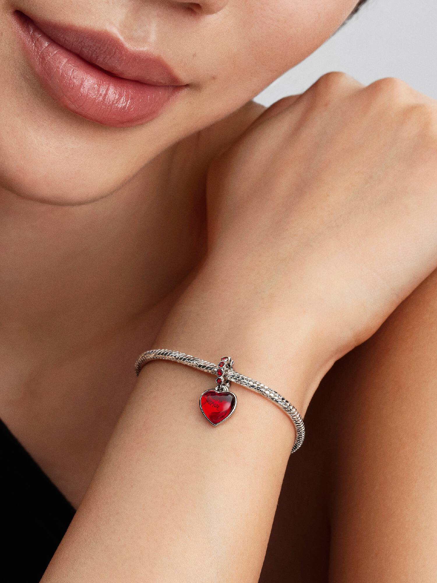 Charm-pendentif double Cœur en verre de Murano rouge