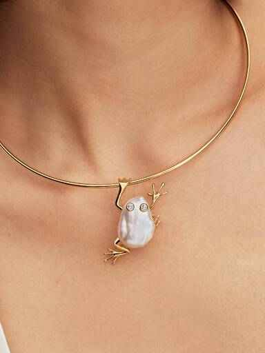 Pendentif surdimensionné Grenouille avec perle d'eau douce baroque traitée