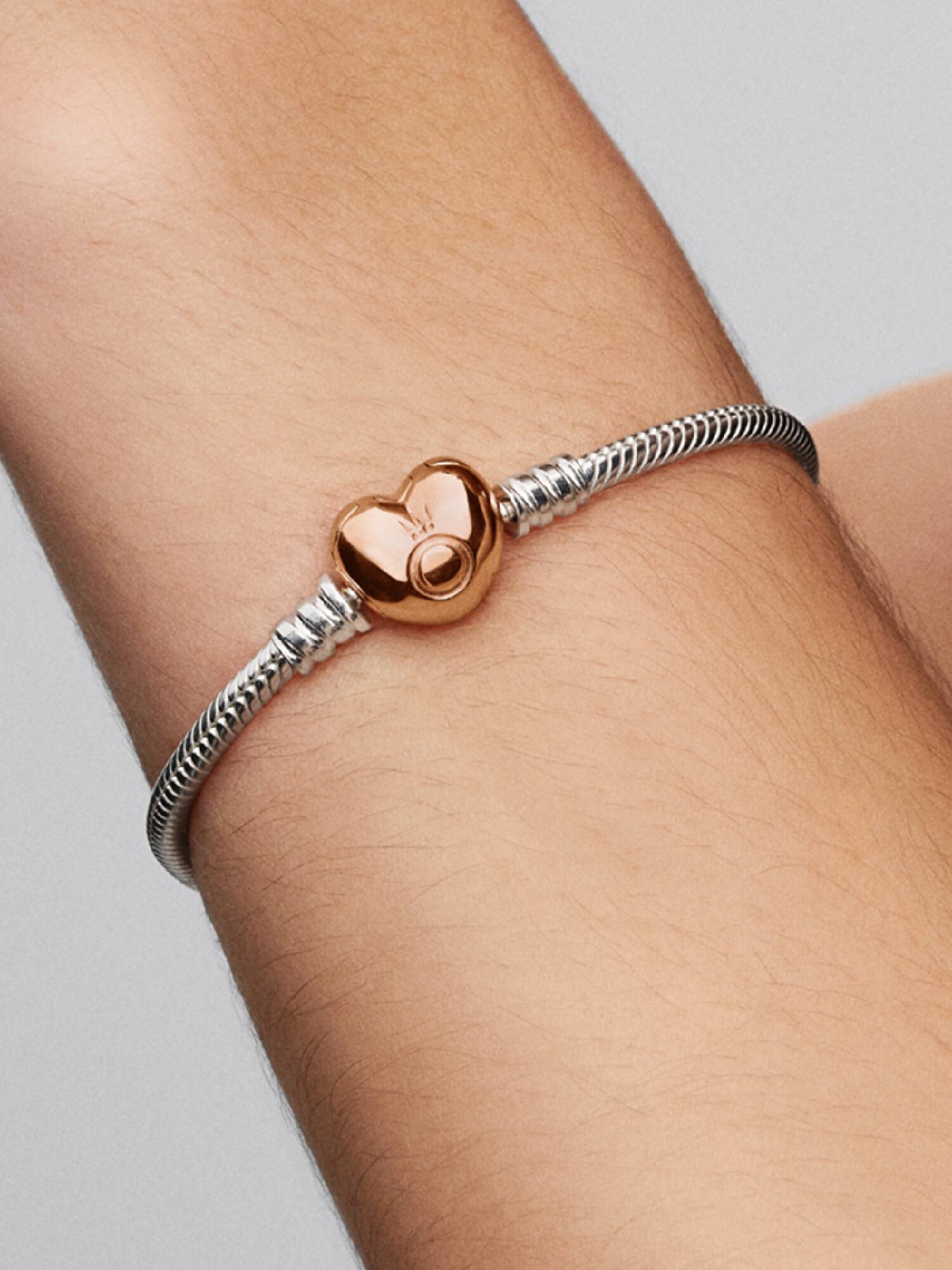 Bracelet à chaîne serpentine avec cœur Moments