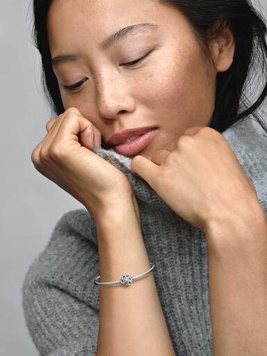 FINAL SALE - Pandora Moments Sparkling Snowflake Clasp Bangle