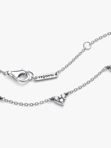VENTE FINALE - Collier avec éléments espacés Cœur à trois pierres
