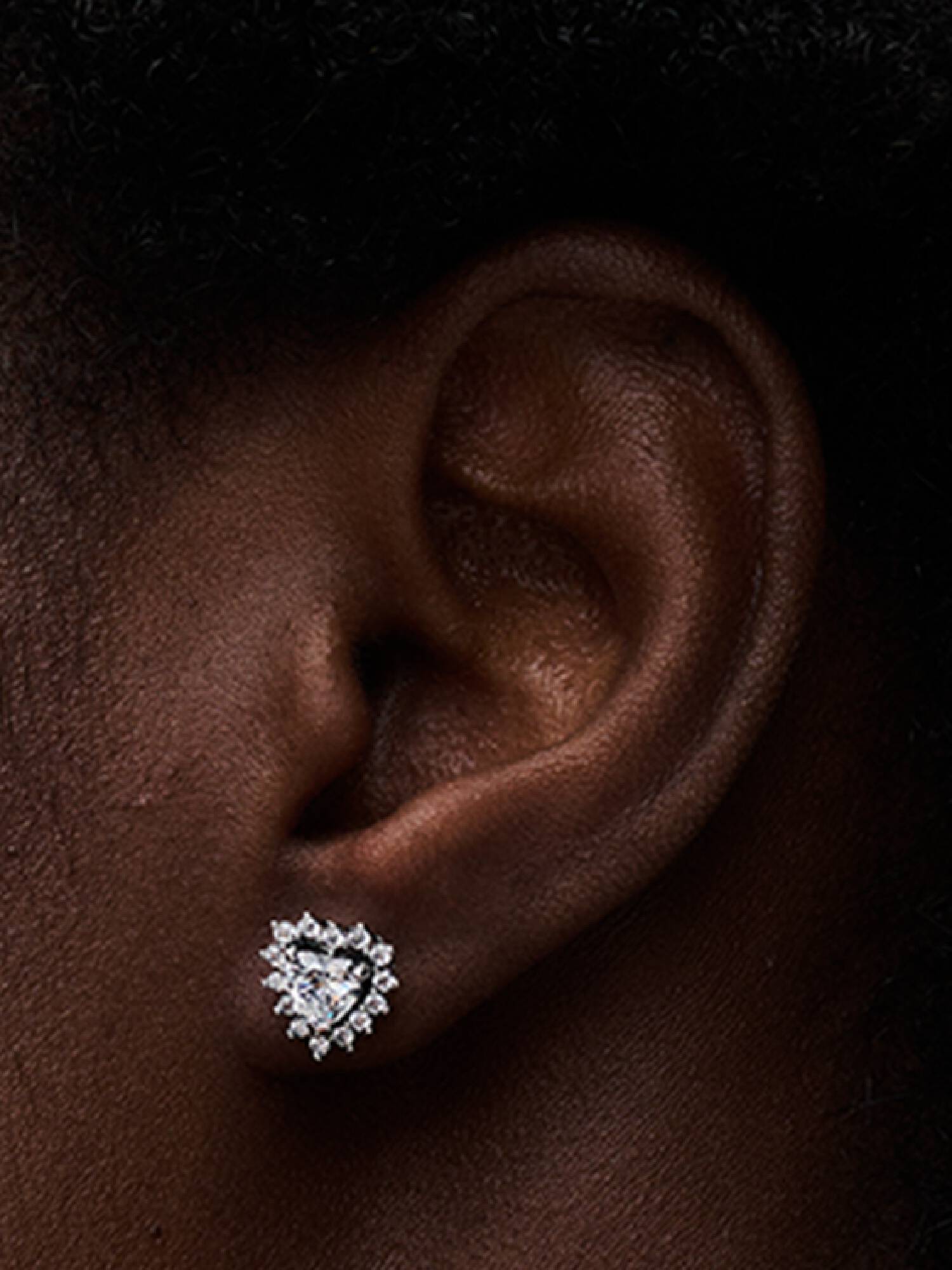 VENTE FINALE - Clous d’oreilles Halo en cœurs scintillants