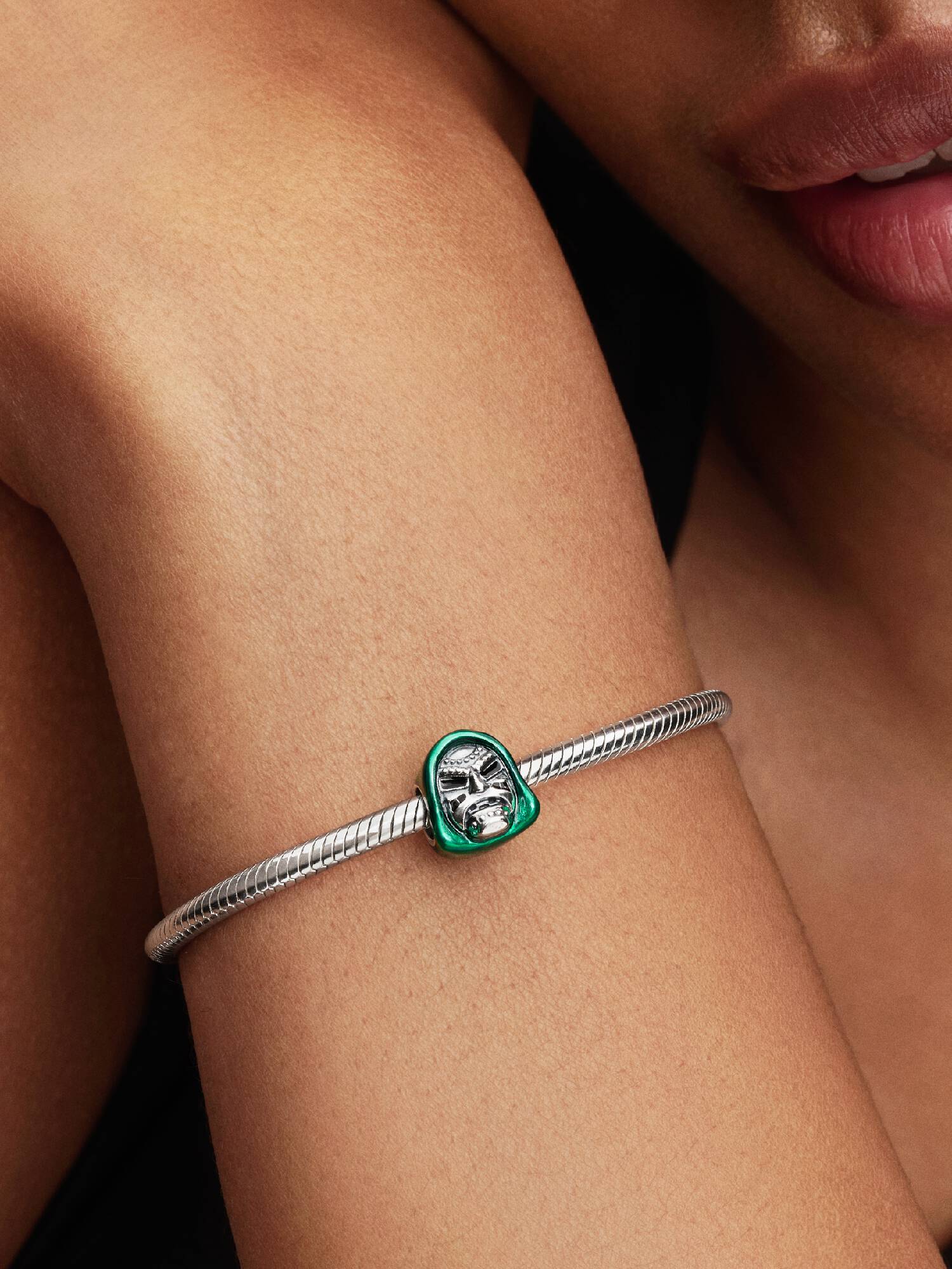 Charm Masque du Docteur Doom de Disney Marvel
