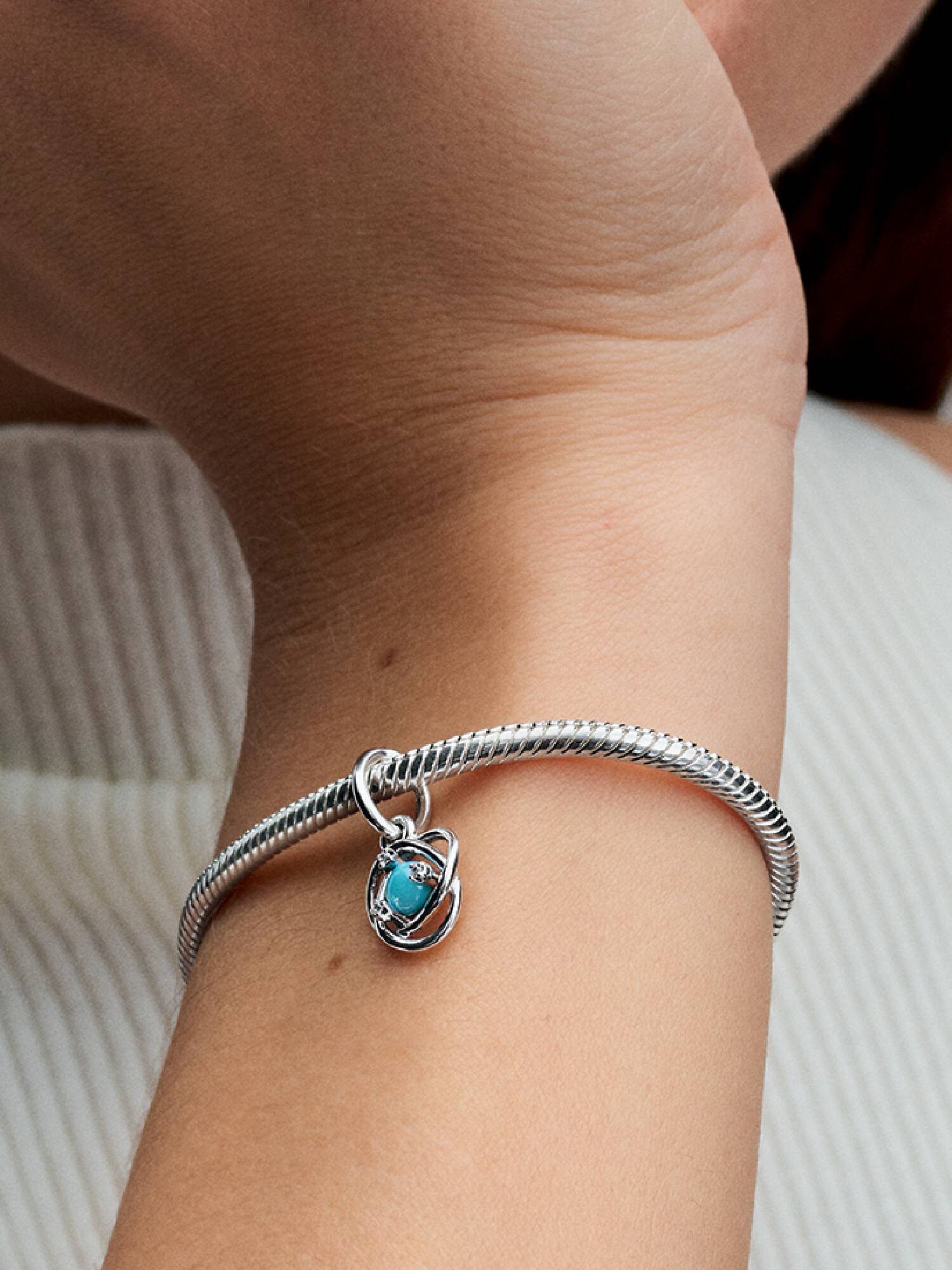 VENTE FINALE - Charm-pendentif Cercle éternel bleu turquoise de décembre